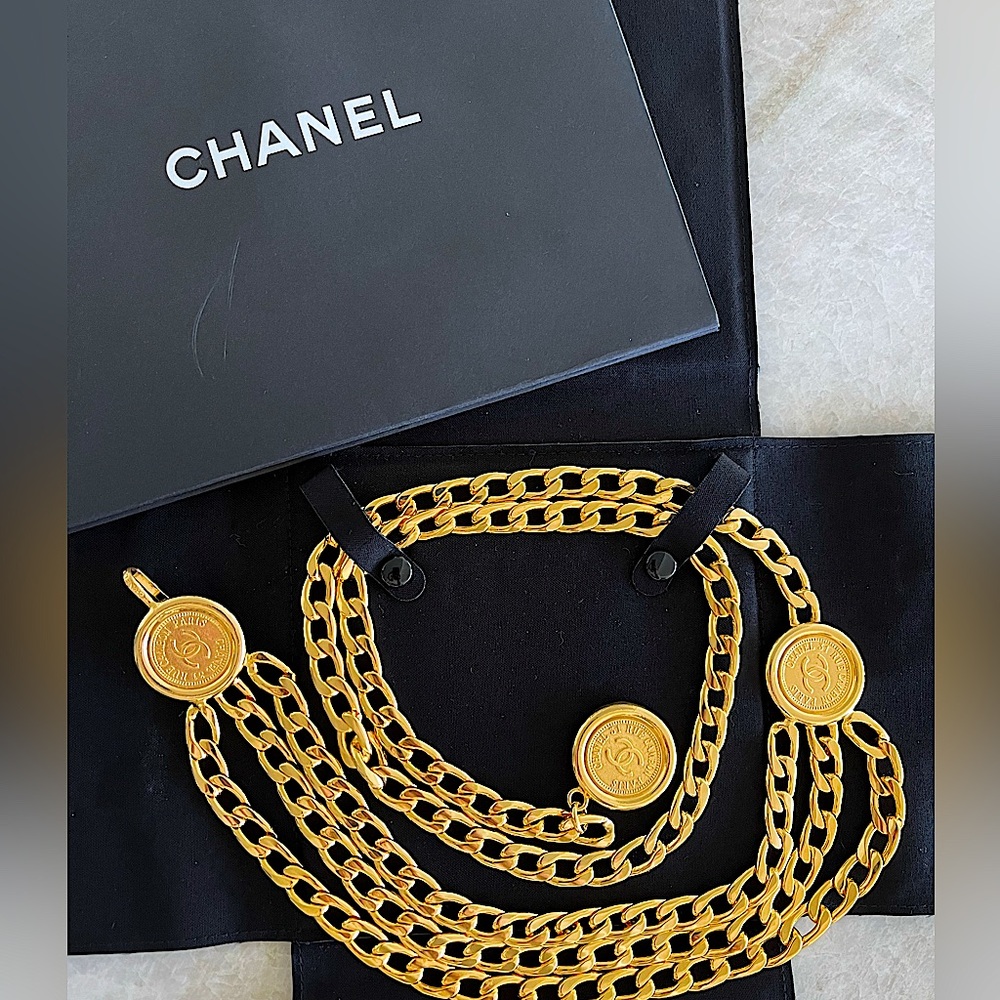 CHANEL ✨ MINT CONDITION ✨ 1980’s Rue Cambon 22k Gold Plated Triple Chain Belt